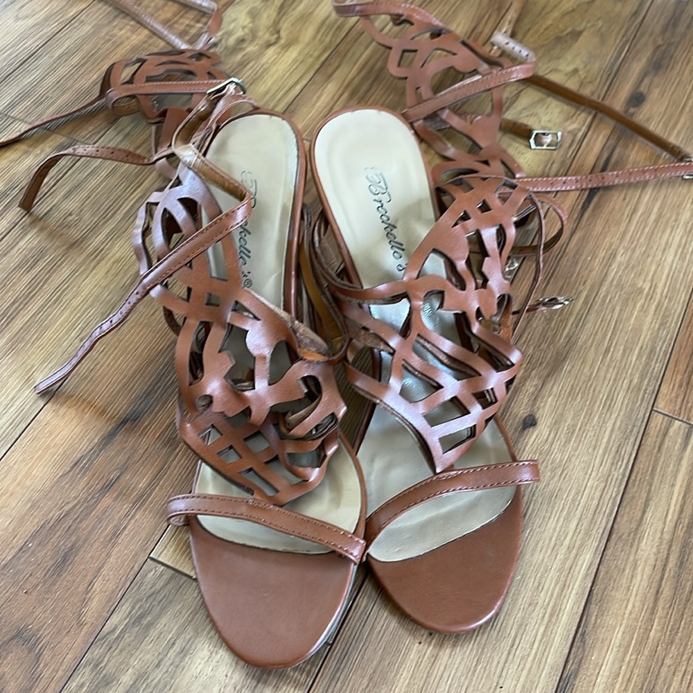 Sandals - Picture 2 of 3